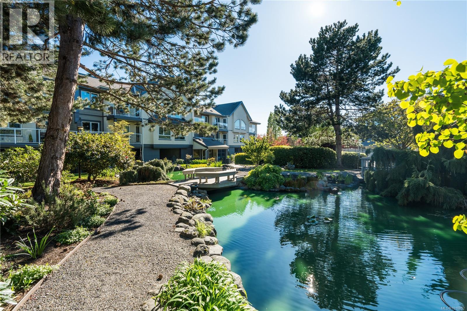 220 2245 James White Boulevard, Sidney