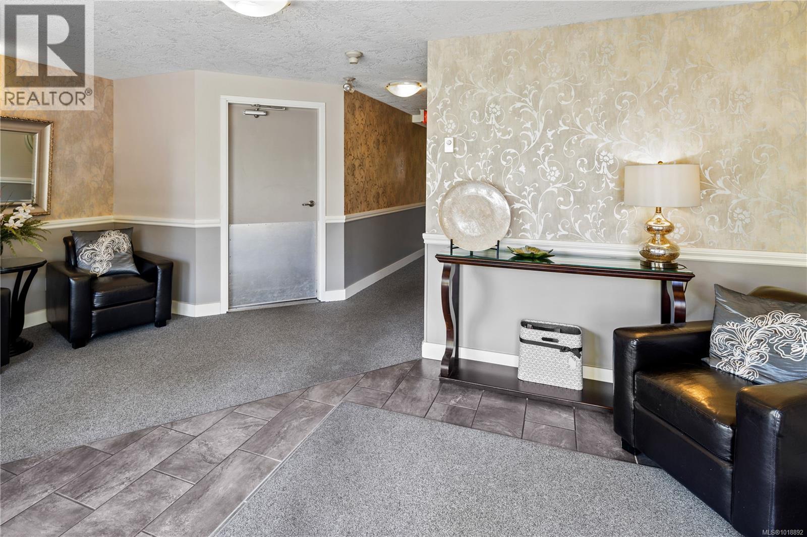 220 2245 James White Boulevard, Sidney