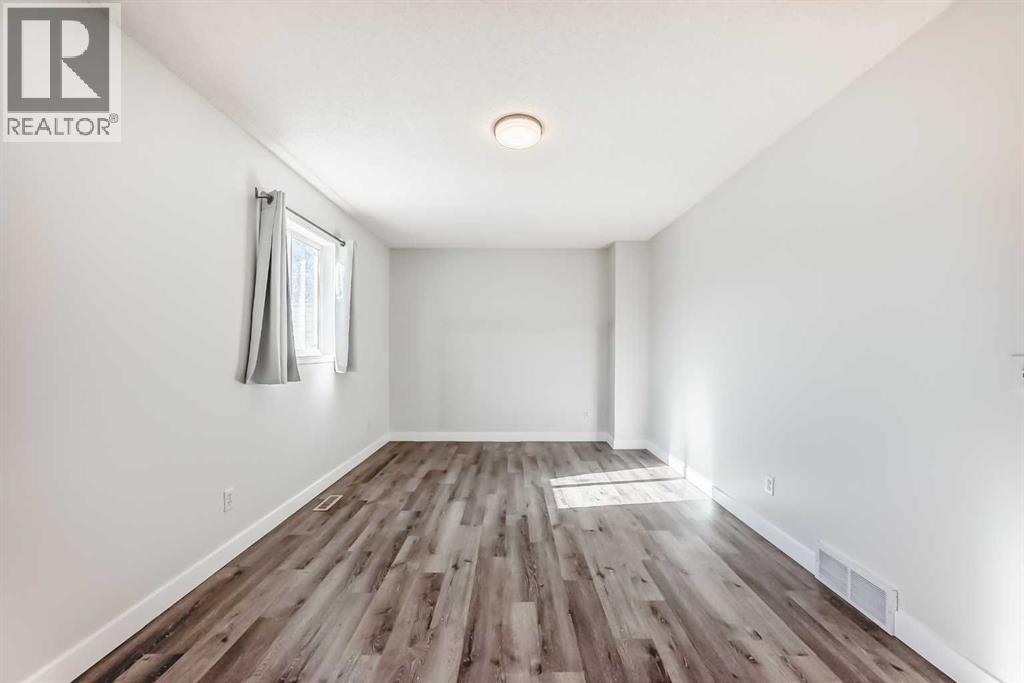 Single Family House for Sale in  Mt Aberdeen Manor SE McKenzie Lake Calgary 