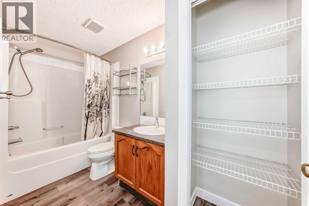 Single Family House for Sale in  Mt Aberdeen Manor SE McKenzie Lake Calgary 