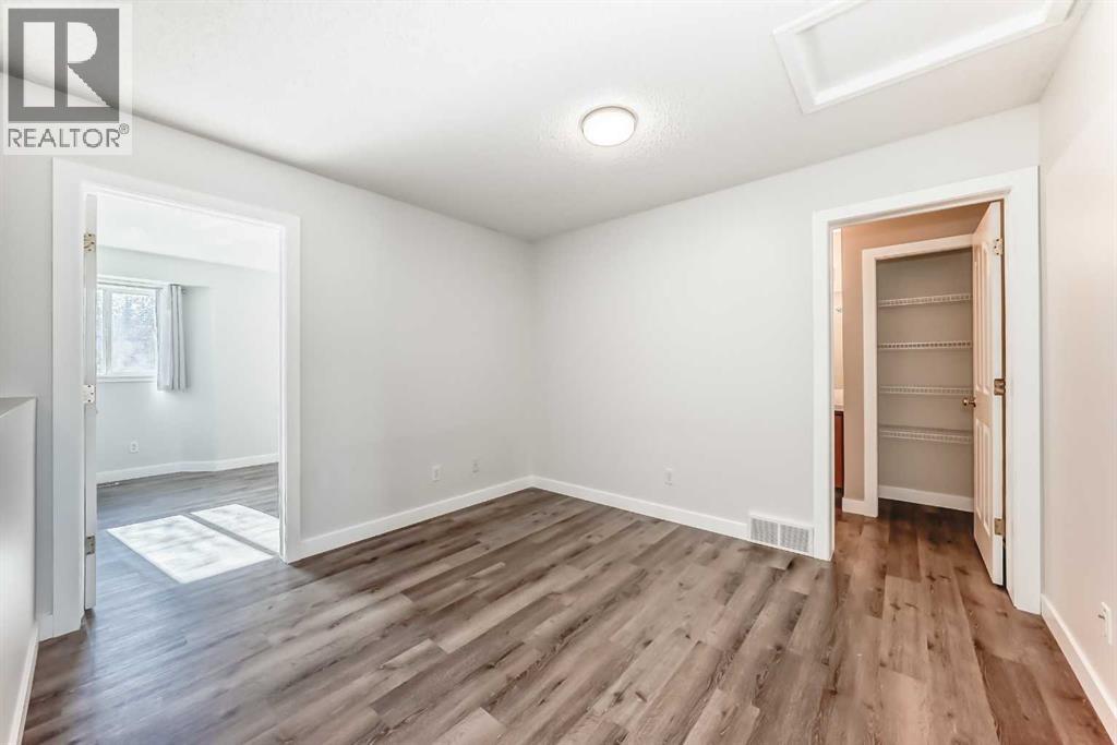 Single Family House for Sale in  Mt Aberdeen Manor SE McKenzie Lake Calgary 