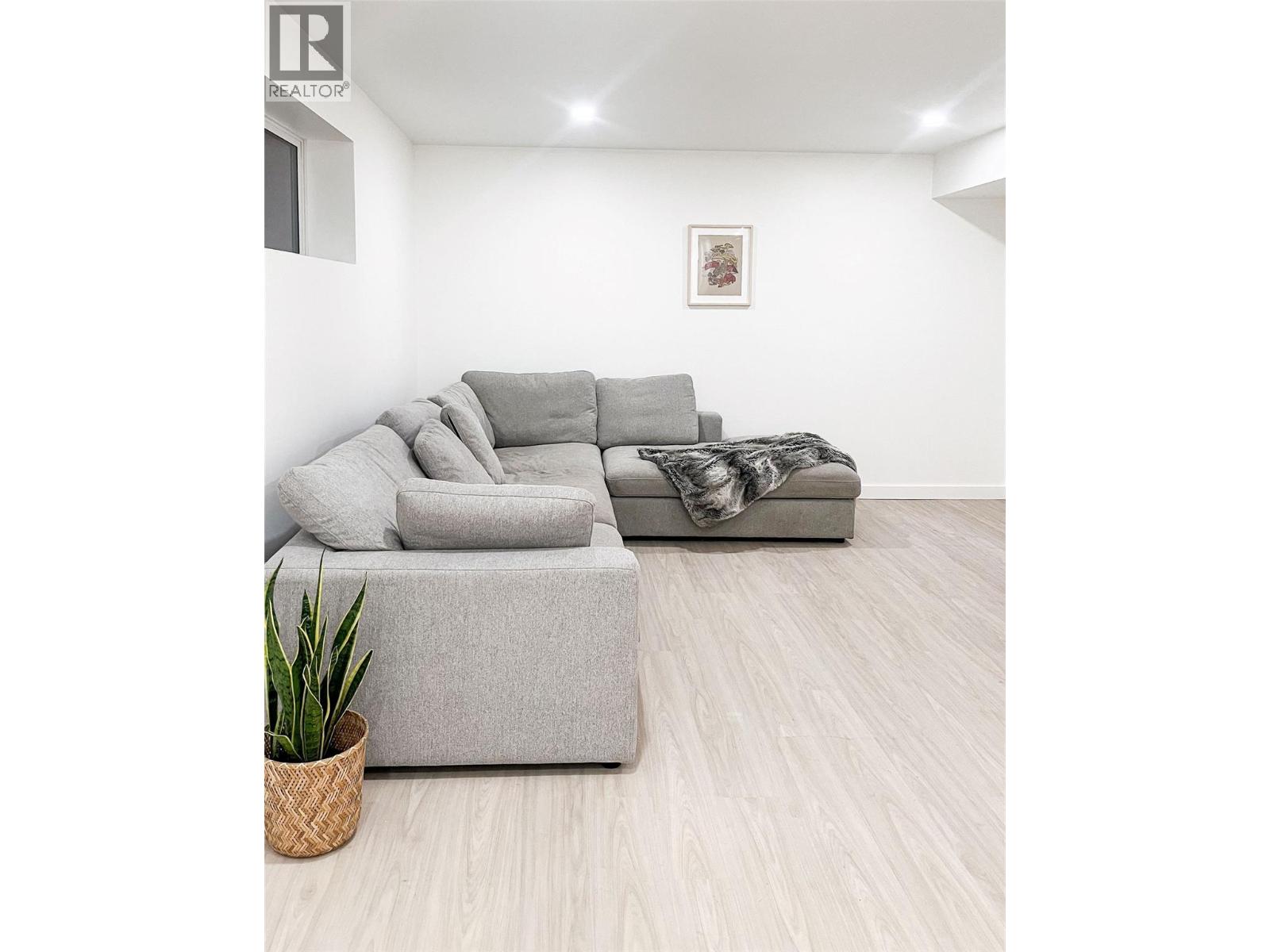 815 Fourth Street E, Revelstoke