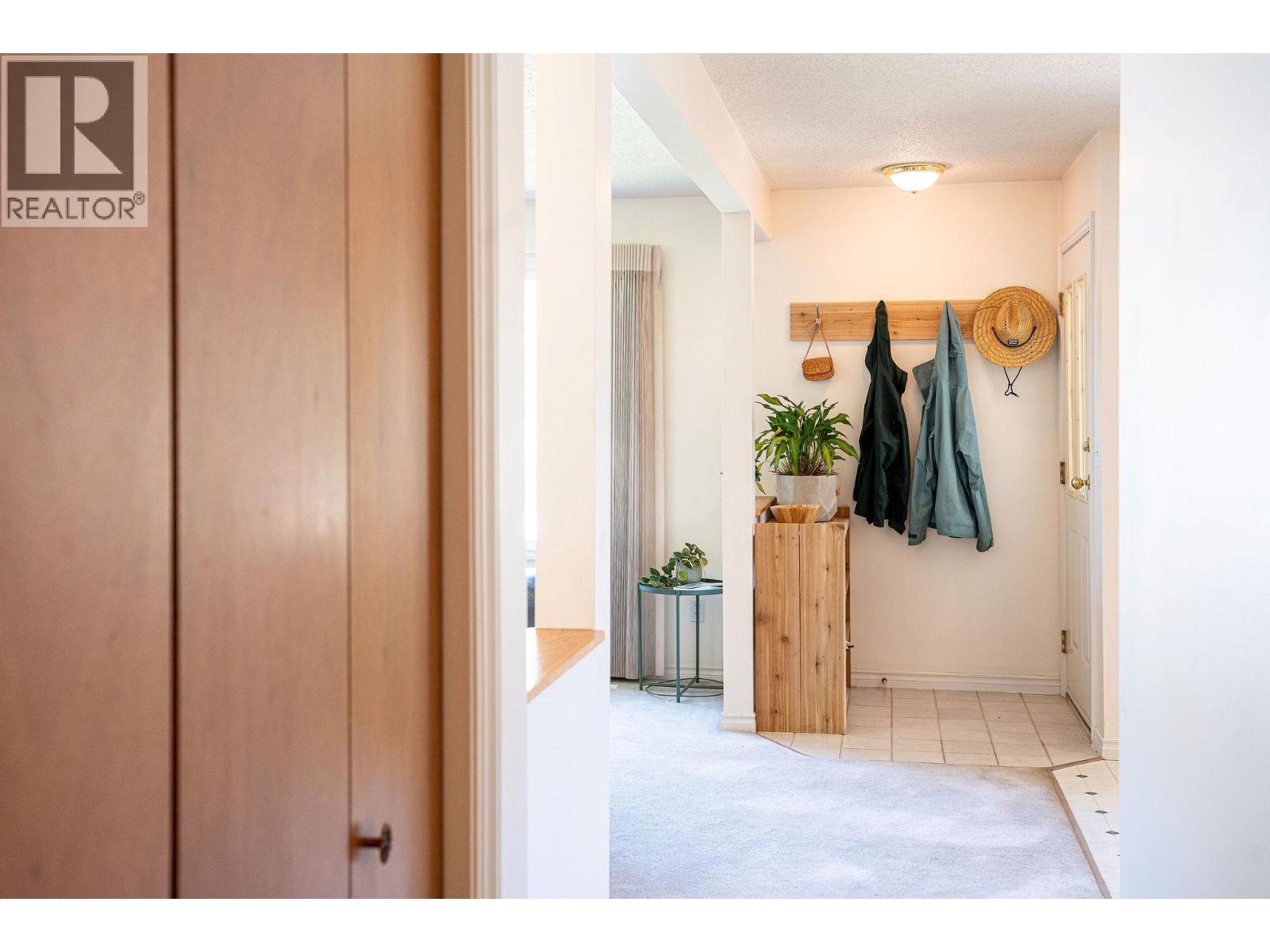 815 Fourth Street E, Revelstoke