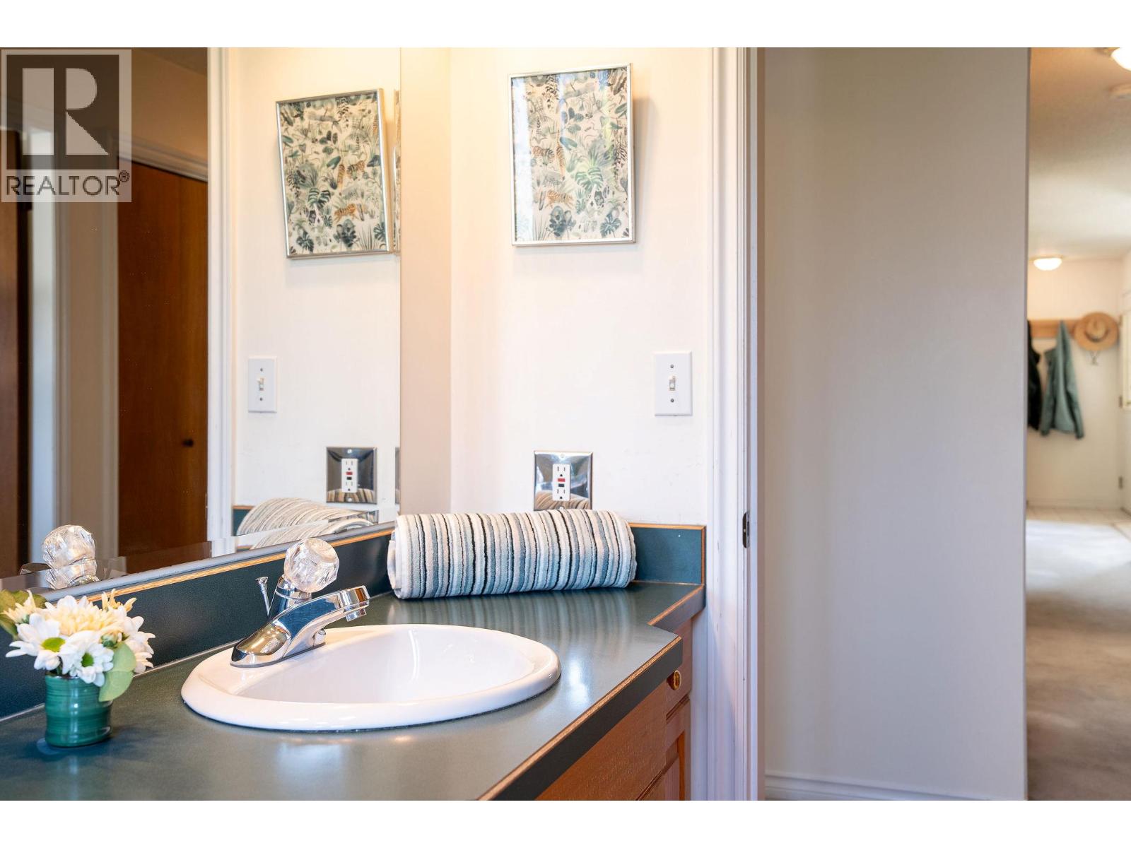 815 Fourth Street E, Revelstoke