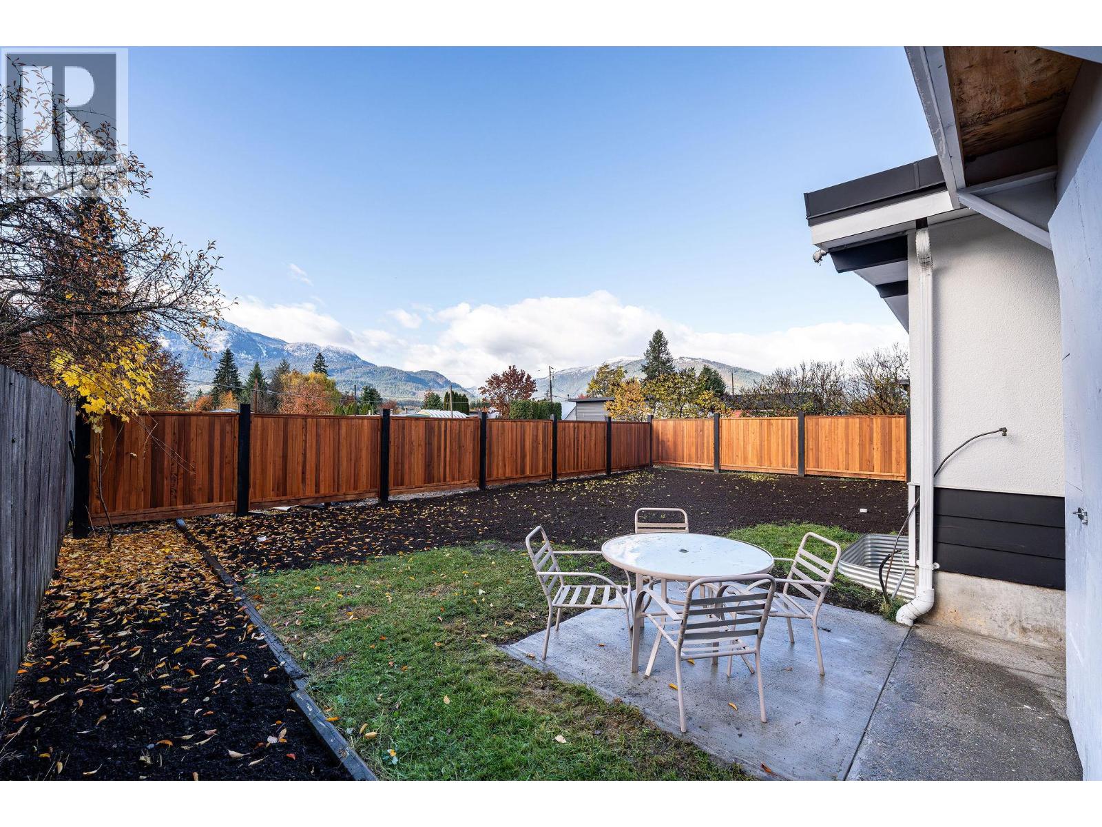 815 Fourth Street E, Revelstoke