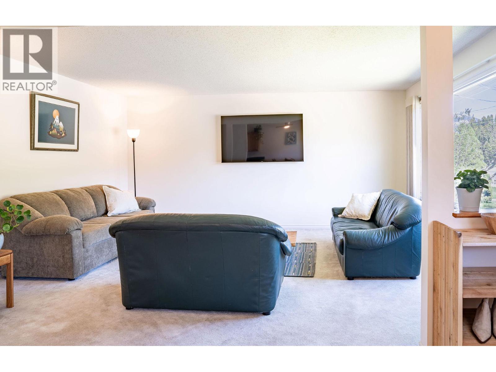 815 Fourth Street E, Revelstoke