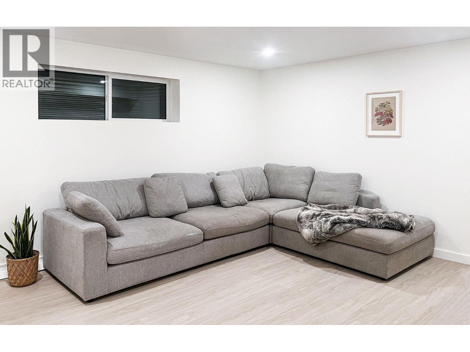 815 Fourth Street E, Revelstoke