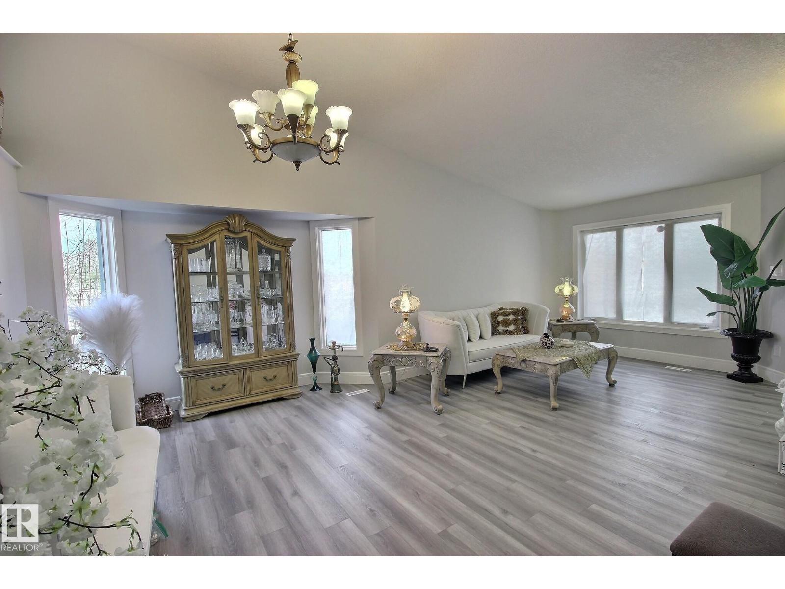 10735 BEAUMARIS RD NW, Edmonton