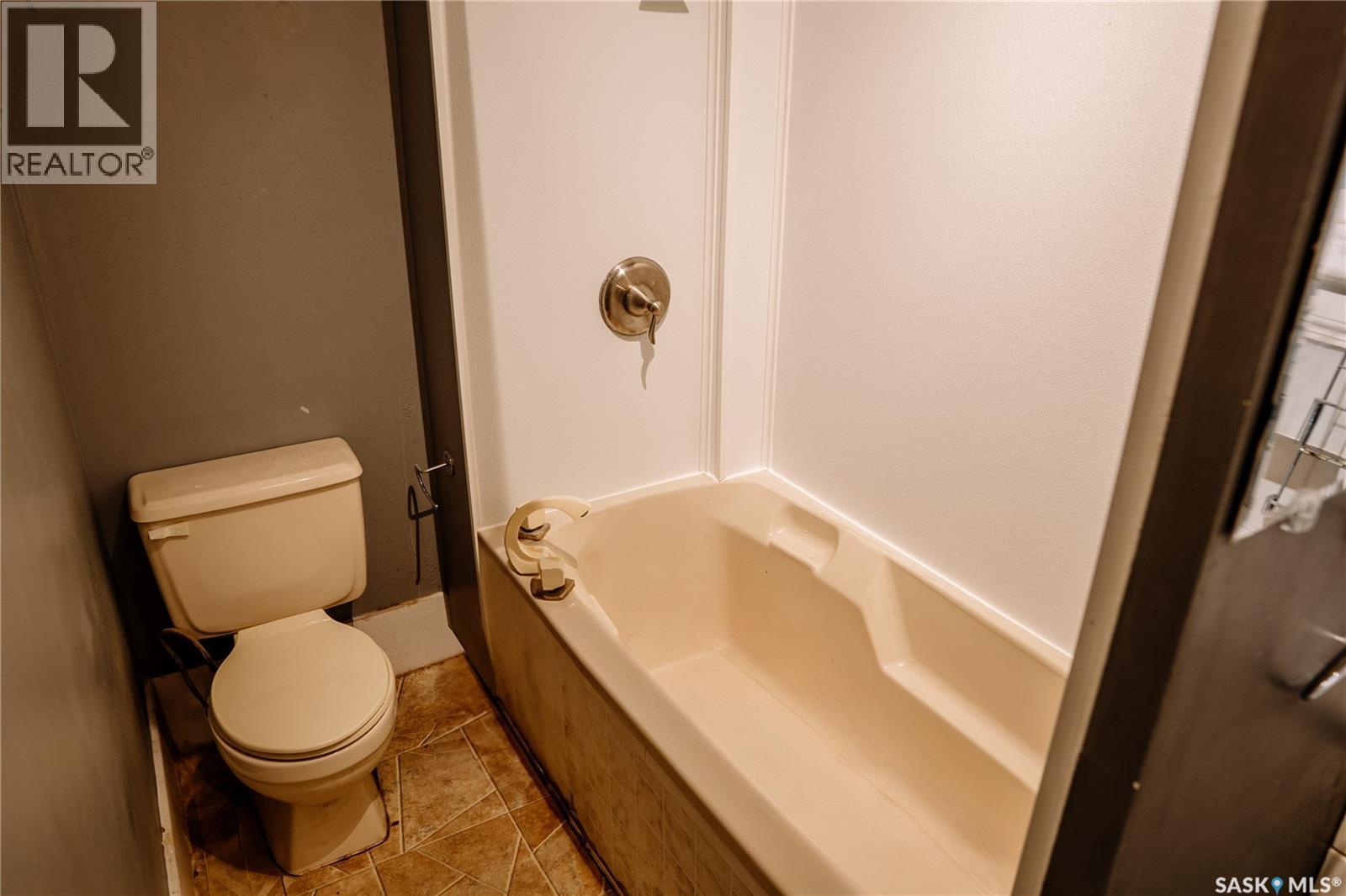 1174 ALBERT STREET - 9