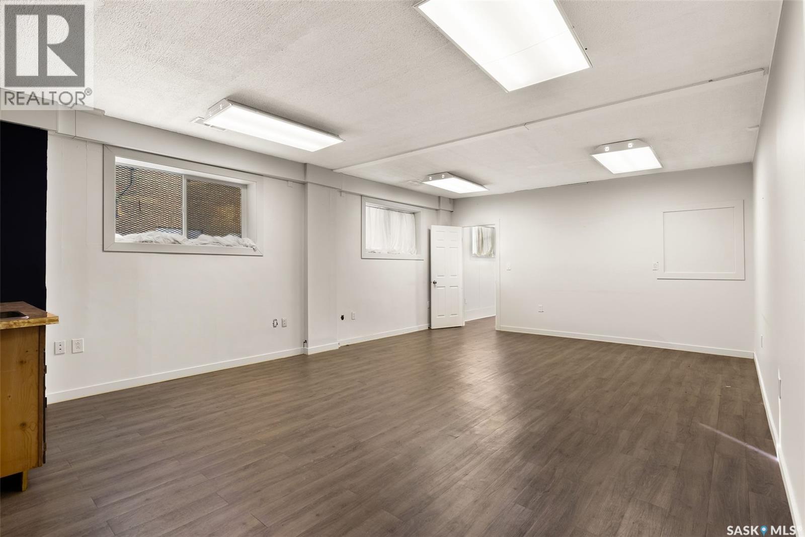 1174 ALBERT STREET - 32