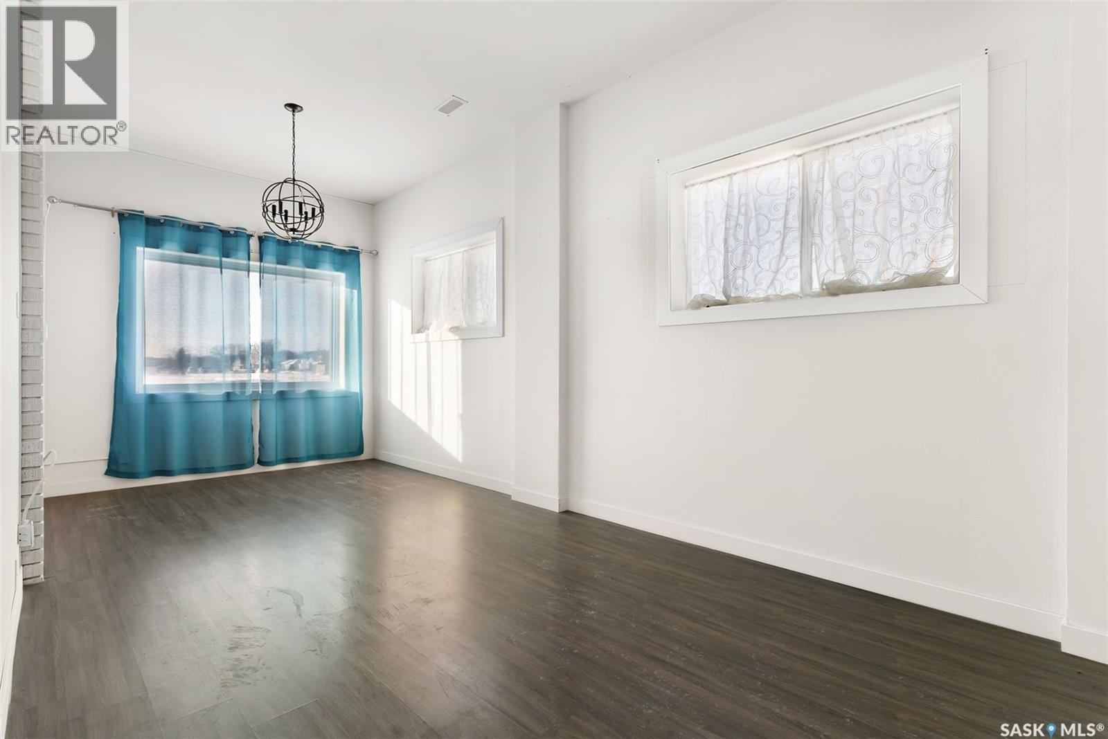 1174 ALBERT STREET - 34