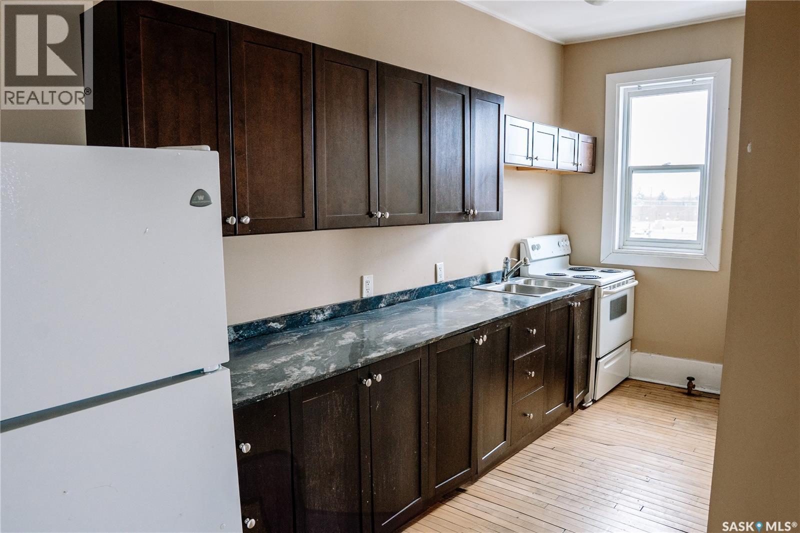 1174 ALBERT STREET - 22