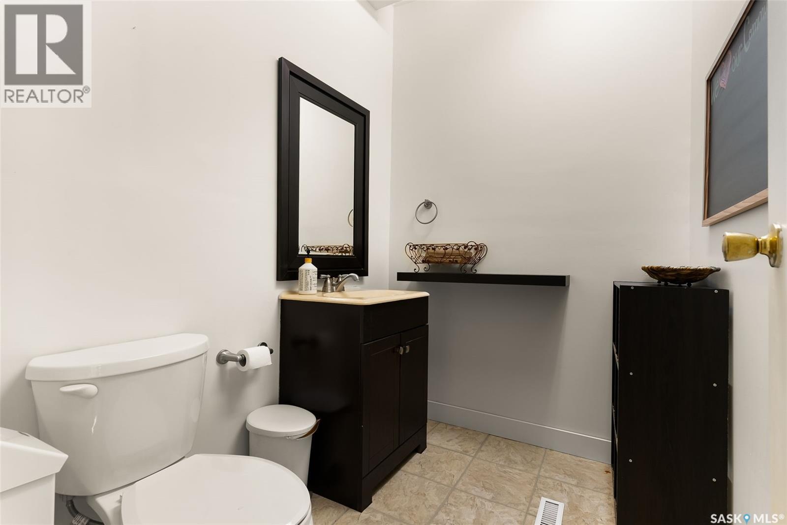 1174 ALBERT STREET - 38