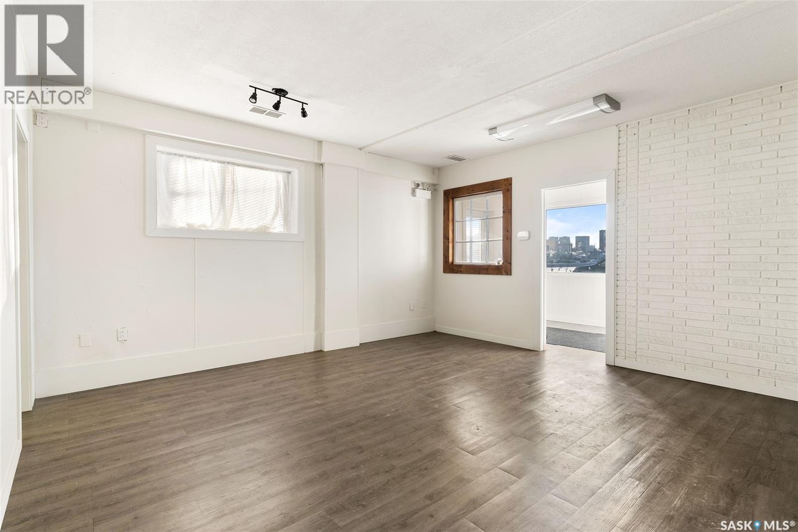1174 ALBERT STREET - 31
