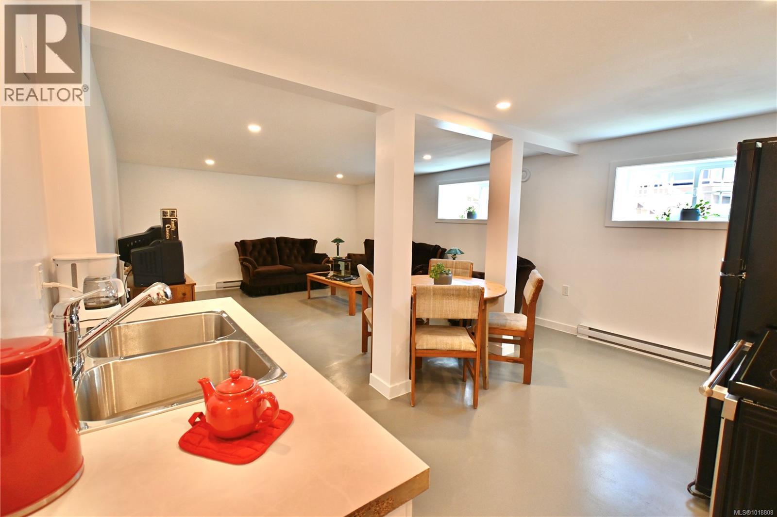 820 10th Ave, Campbell River