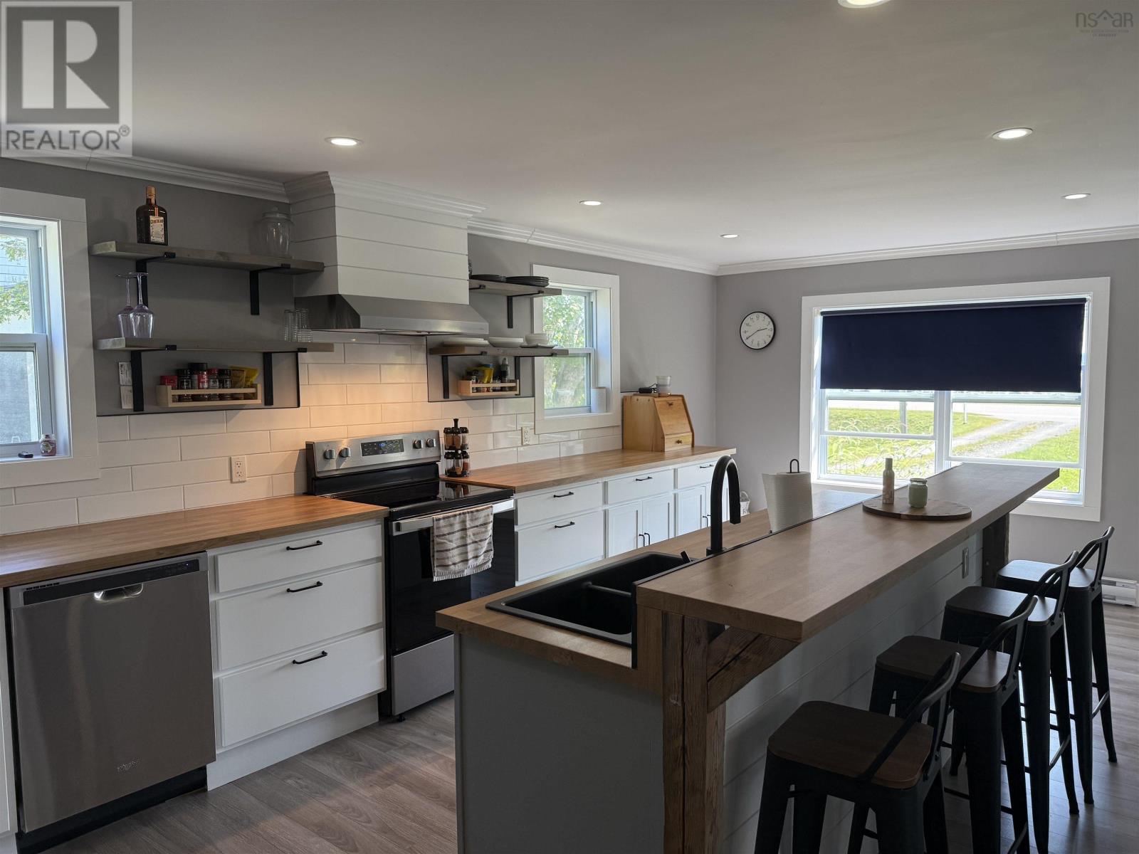 Property 17 of 31 of 1044 Highway 335