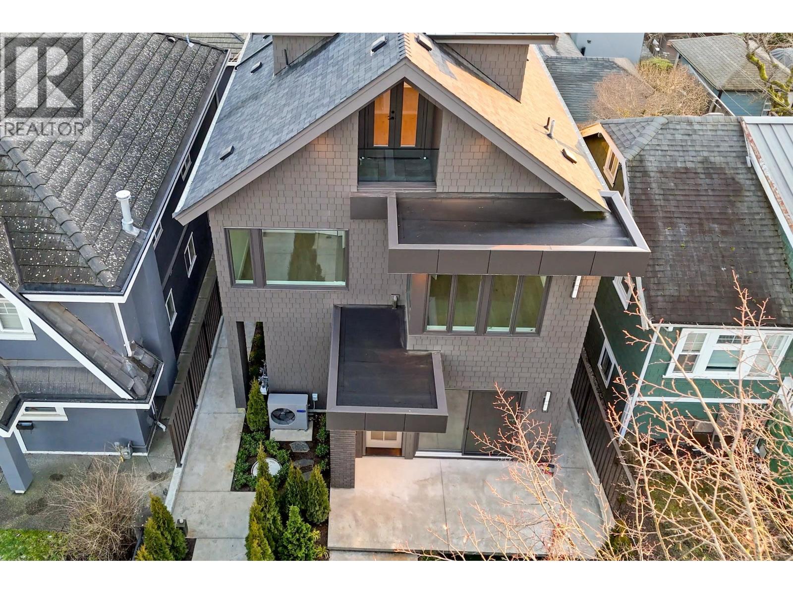 2380 E 5TH AVENUE, Vancouver