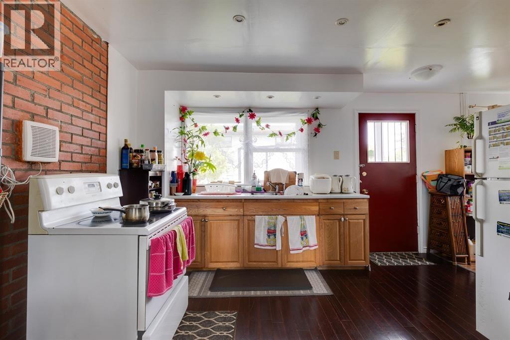 1422-1432 STRATHCONA AVENUE - 6