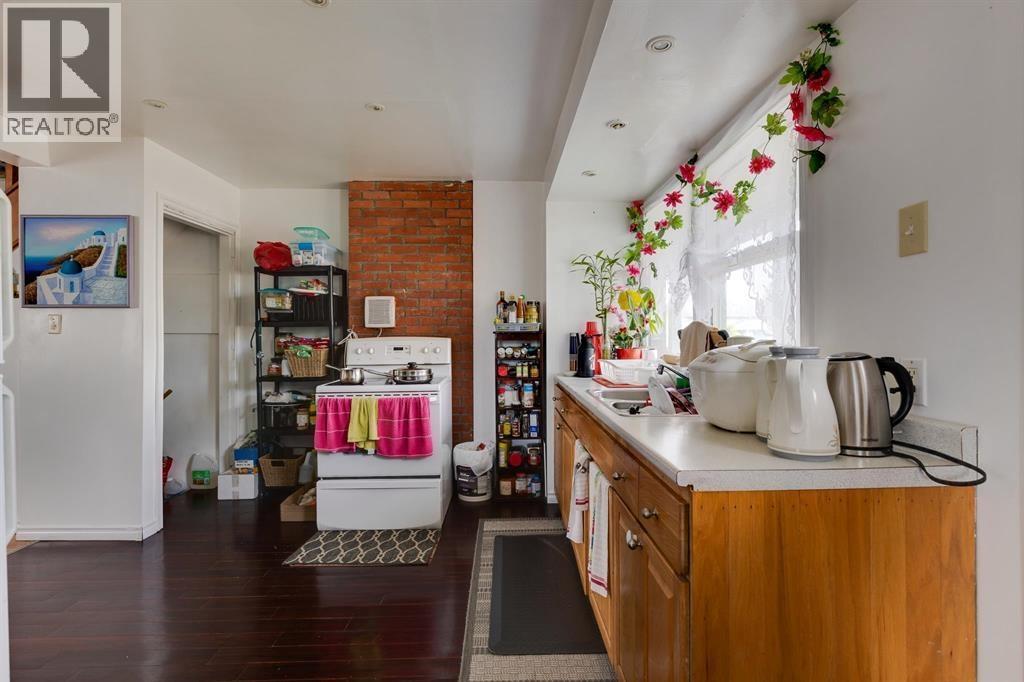 1422-1432 STRATHCONA AVENUE - 7