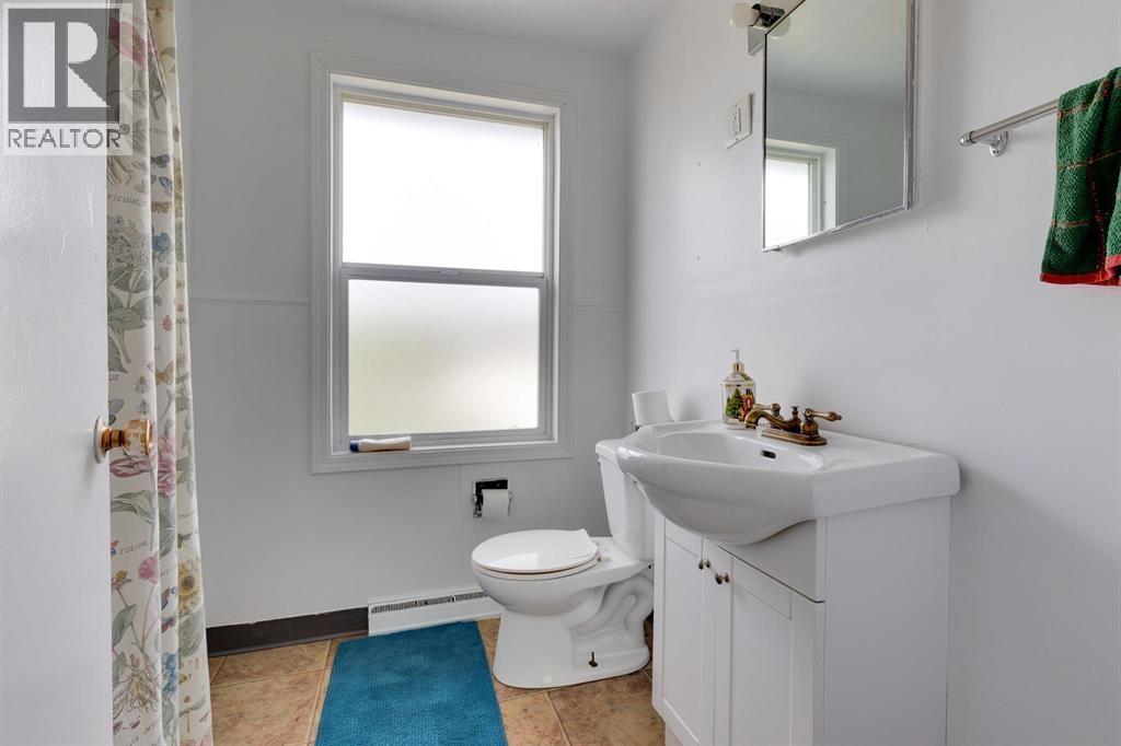 1422-1432 STRATHCONA AVENUE - 12