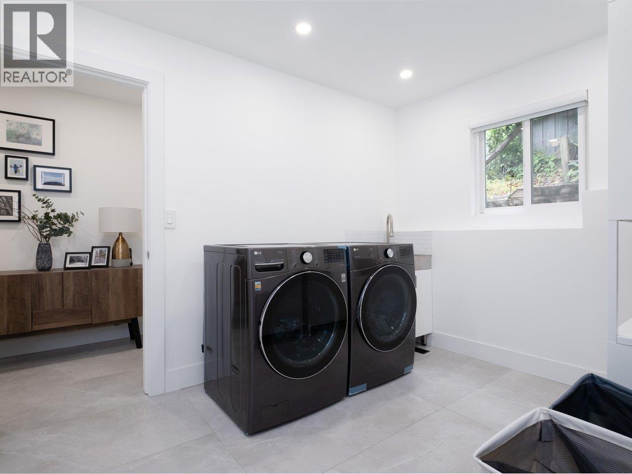 4283 CAPILANO ROAD, North Vancouver