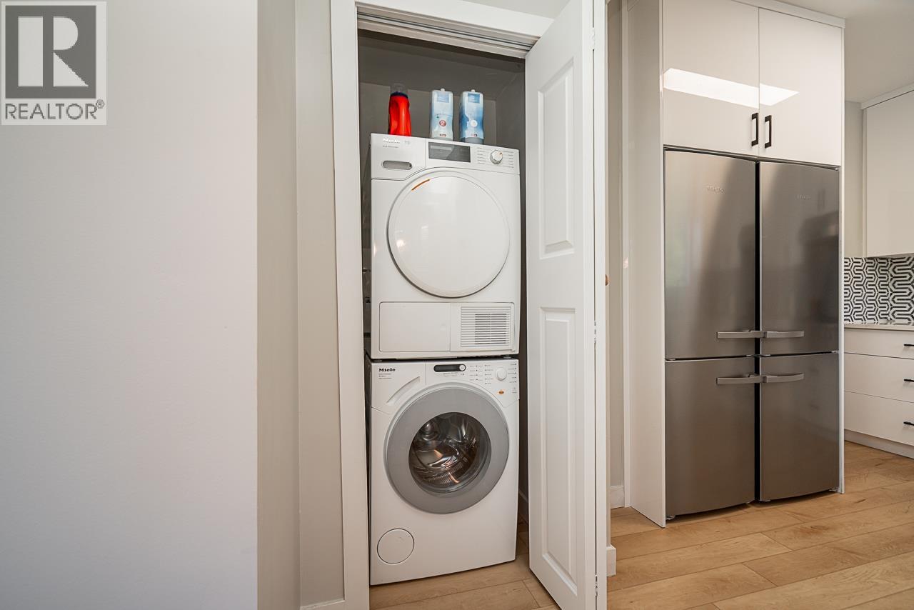 3099 W 6TH AVENUE, Vancouver