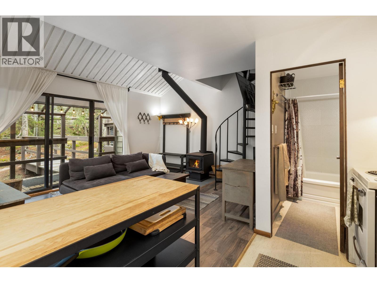 24 2020 WATSON WAY, Whistler