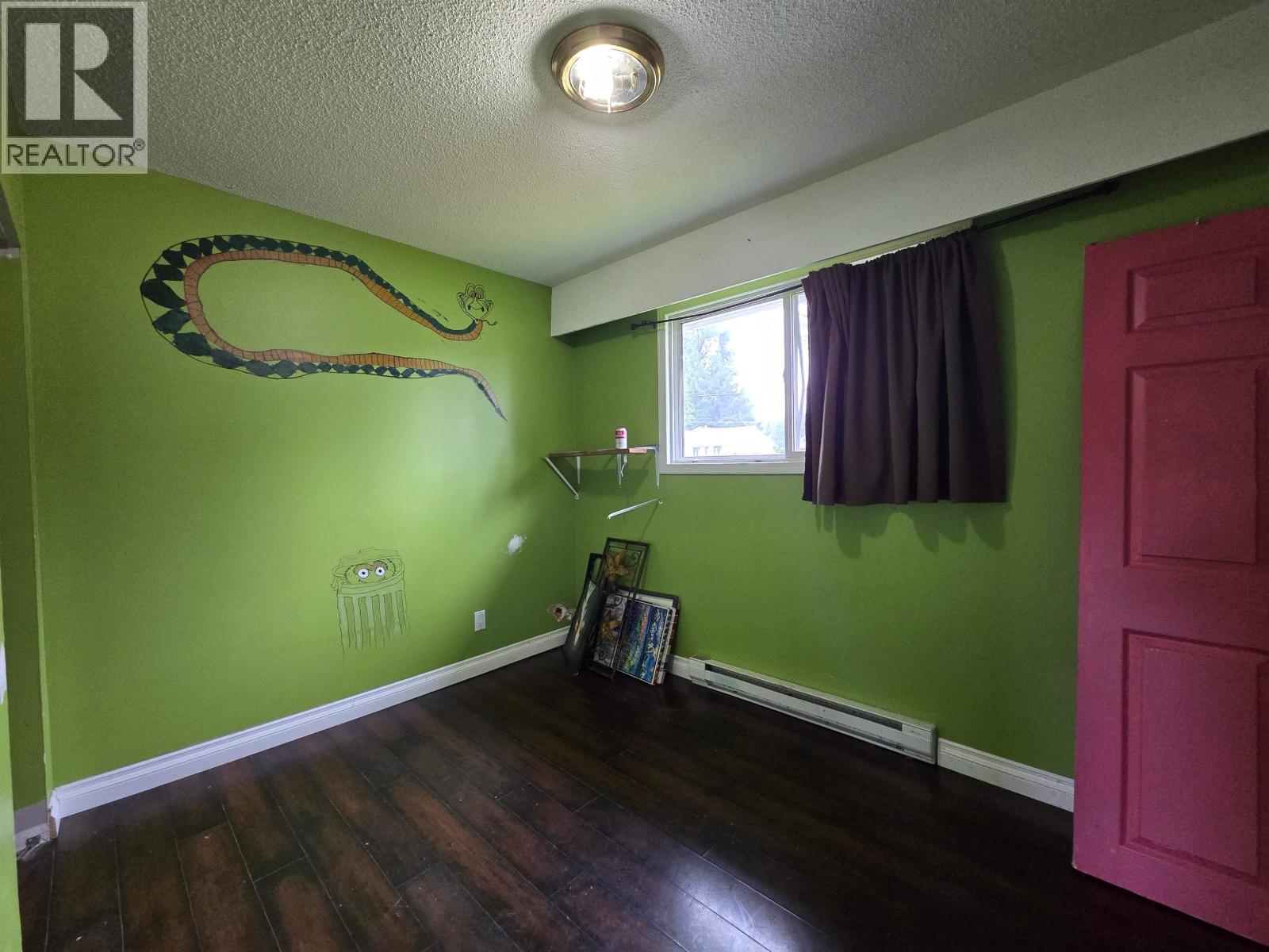 5107 MILLS Avenue, Terrace