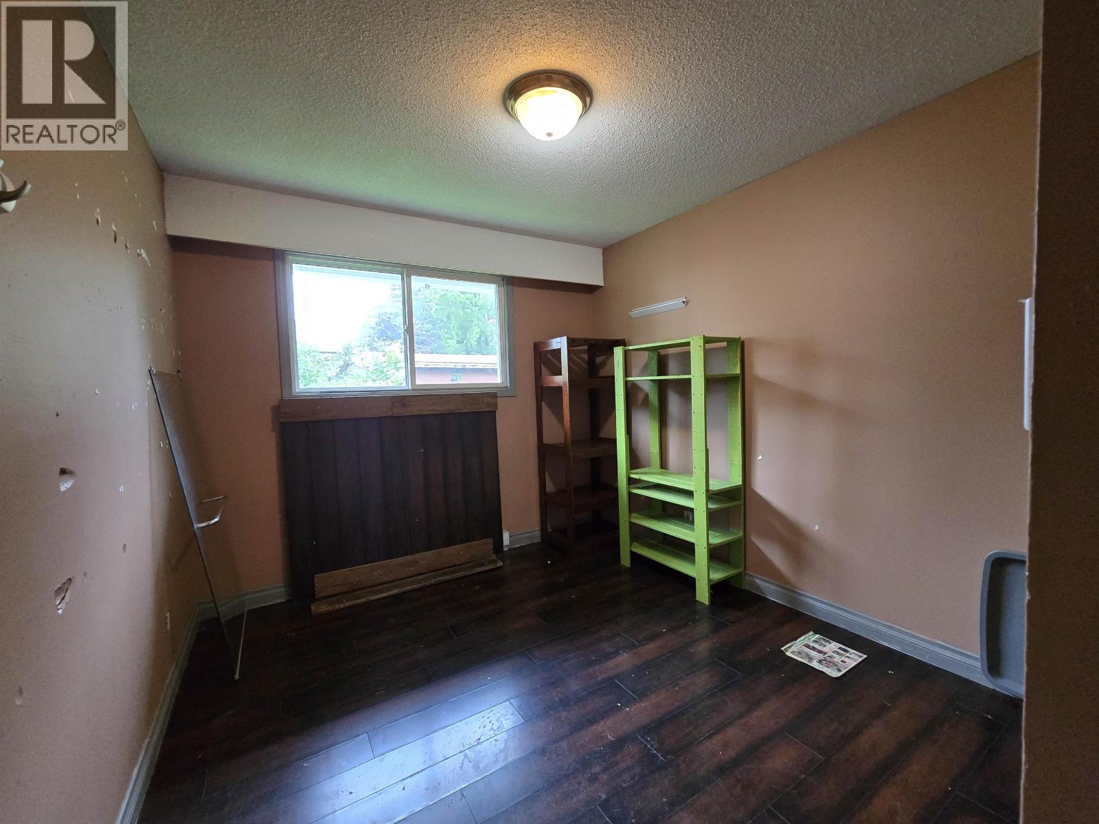 5107 MILLS Avenue, Terrace