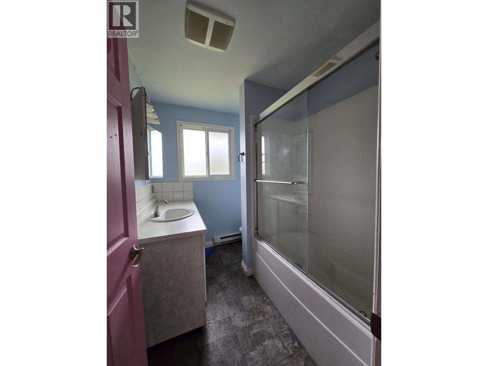 5107 MILLS Avenue, Terrace