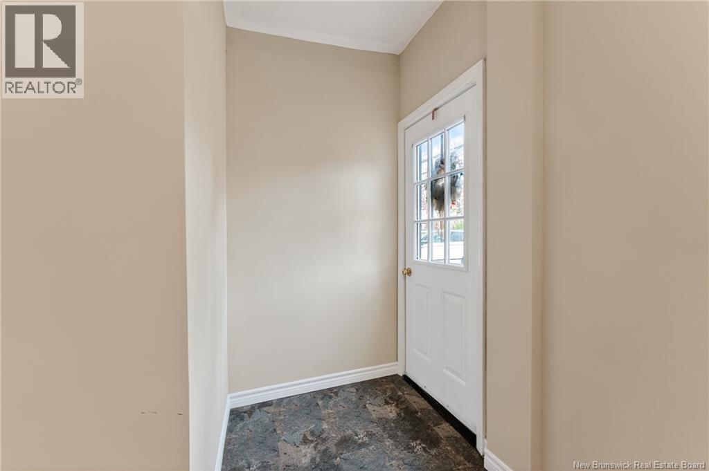 36 QUEENSWAY WAY - 24