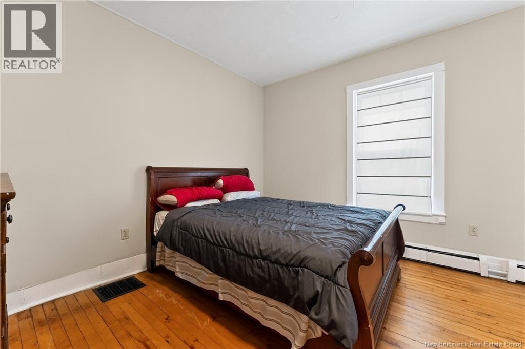 36 QUEENSWAY WAY - 25