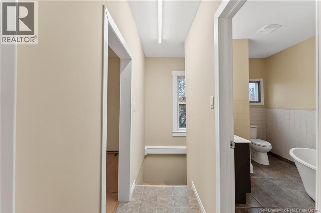 36 QUEENSWAY WAY - 28