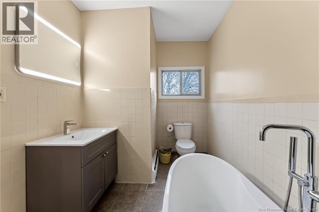 36 QUEENSWAY WAY - 31