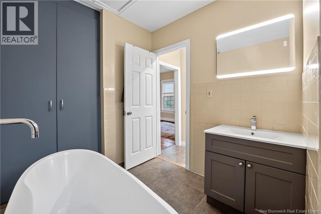 36 QUEENSWAY WAY - 33