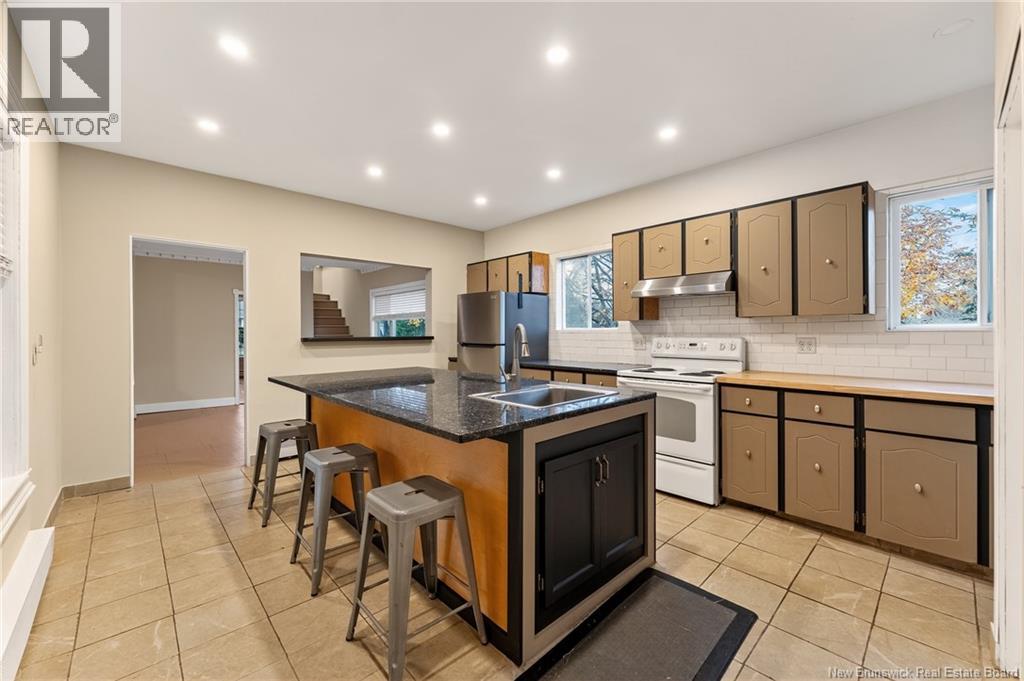 36 QUEENSWAY WAY - 8