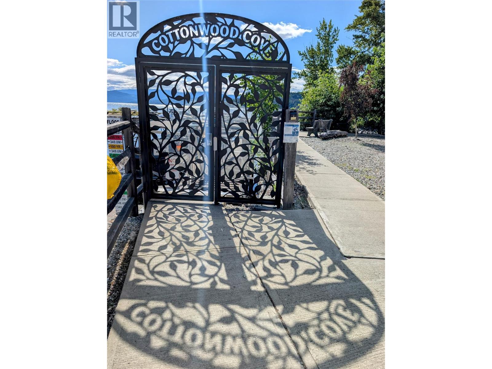 27 COTTONWOOD DRIVE - 8