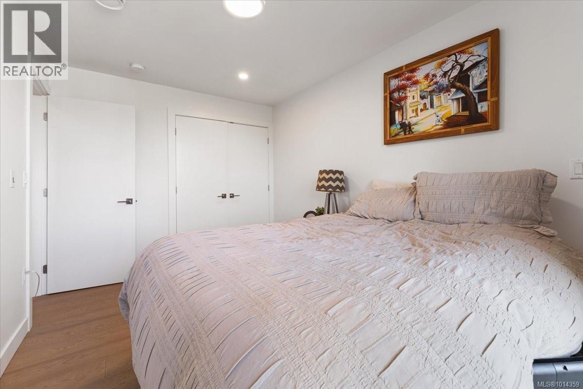 102 5711 Vanderneuk Rd, Nanaimo