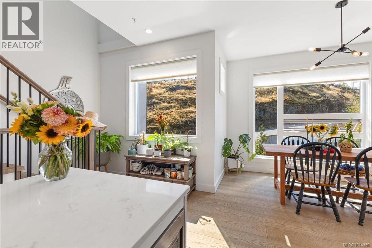 102 5711 Vanderneuk Rd, Nanaimo