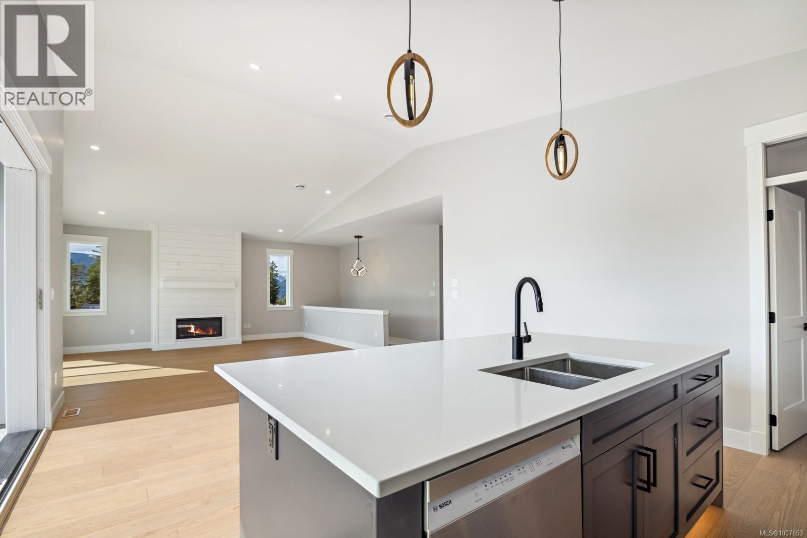 9394 Lakefront Rise, Lake Cowichan