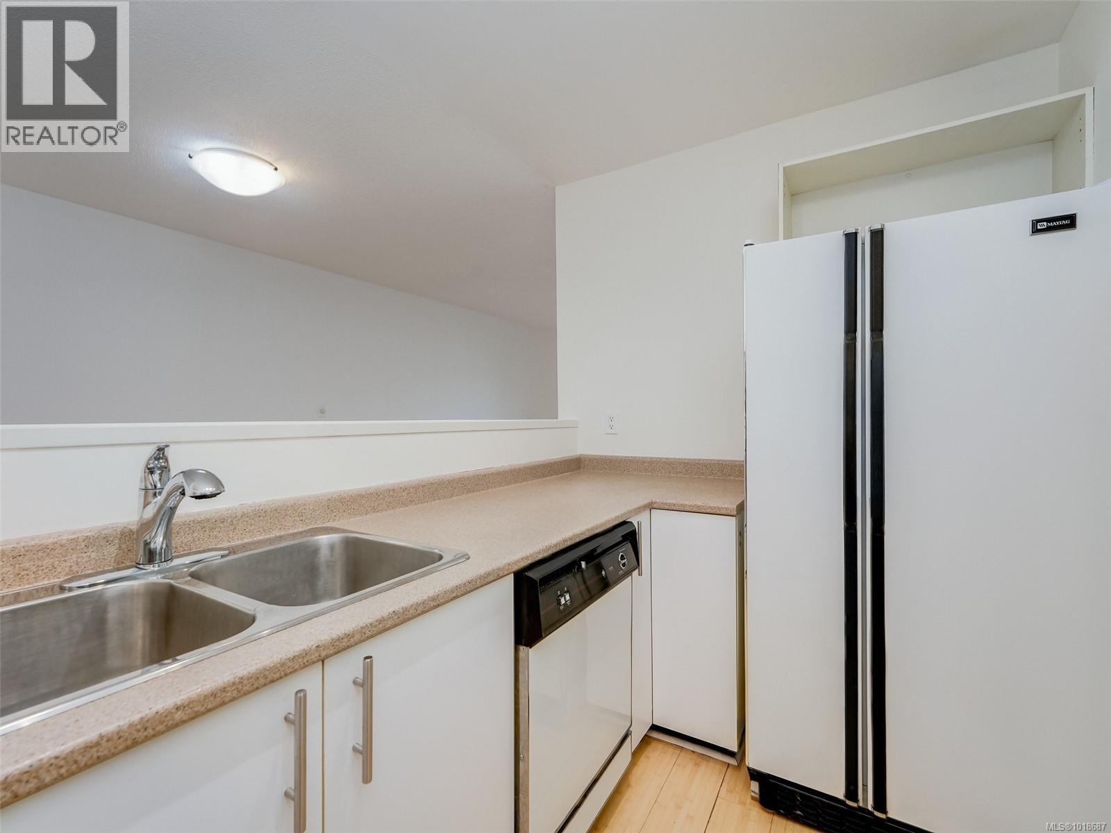 #405 2529 WARK ST - 17