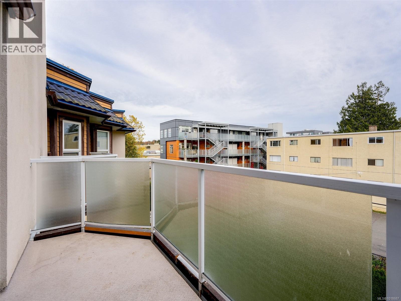 #405 2529 WARK ST - 23