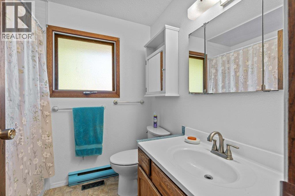  7150 49 Street Northeast, Salmon Arm