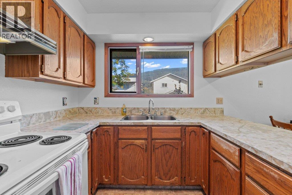  7150 49 Street Northeast, Salmon Arm