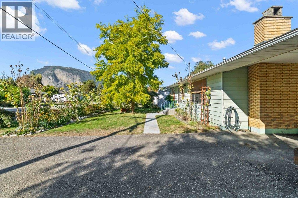  7150 49 Street Northeast, Salmon Arm