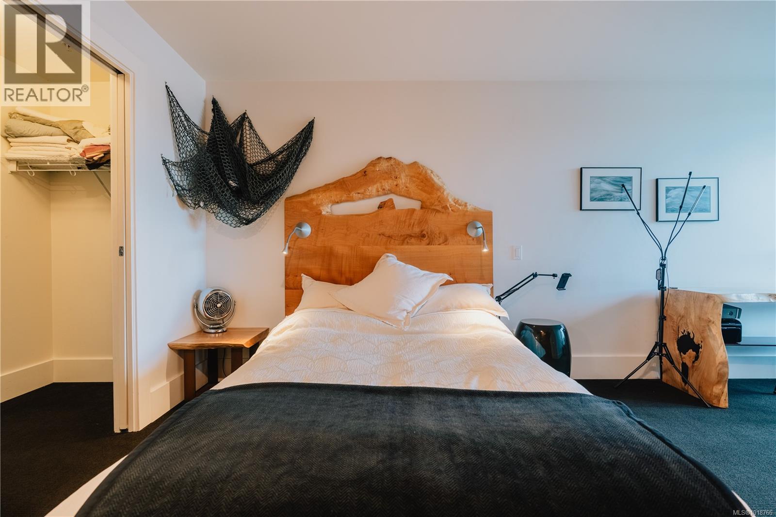 102 368 Main St, Tofino