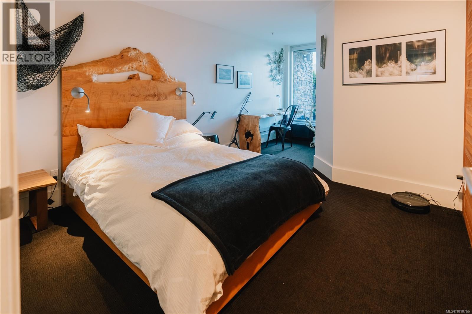 102 368 Main St, Tofino