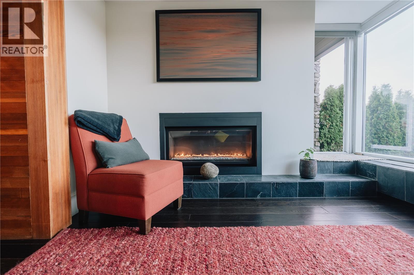 102 368 Main St, Tofino