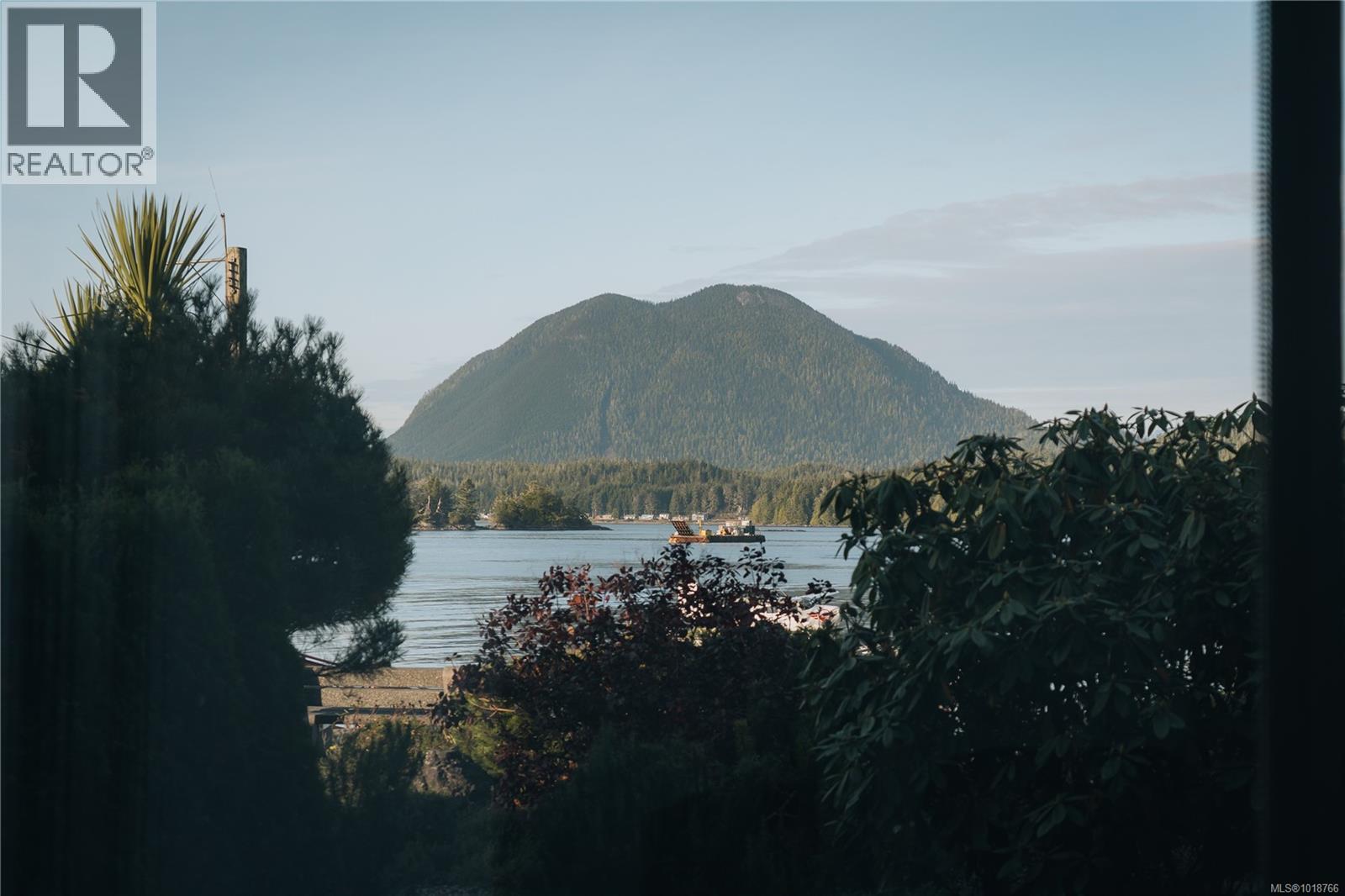 102 368 Main St, Tofino