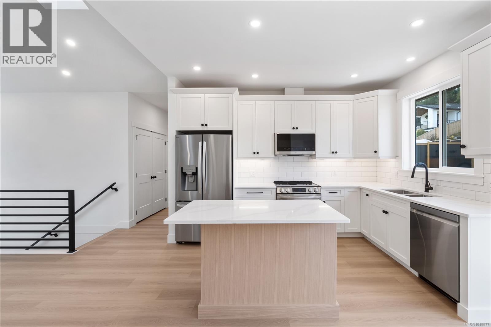 824 Russell Rd, Ladysmith